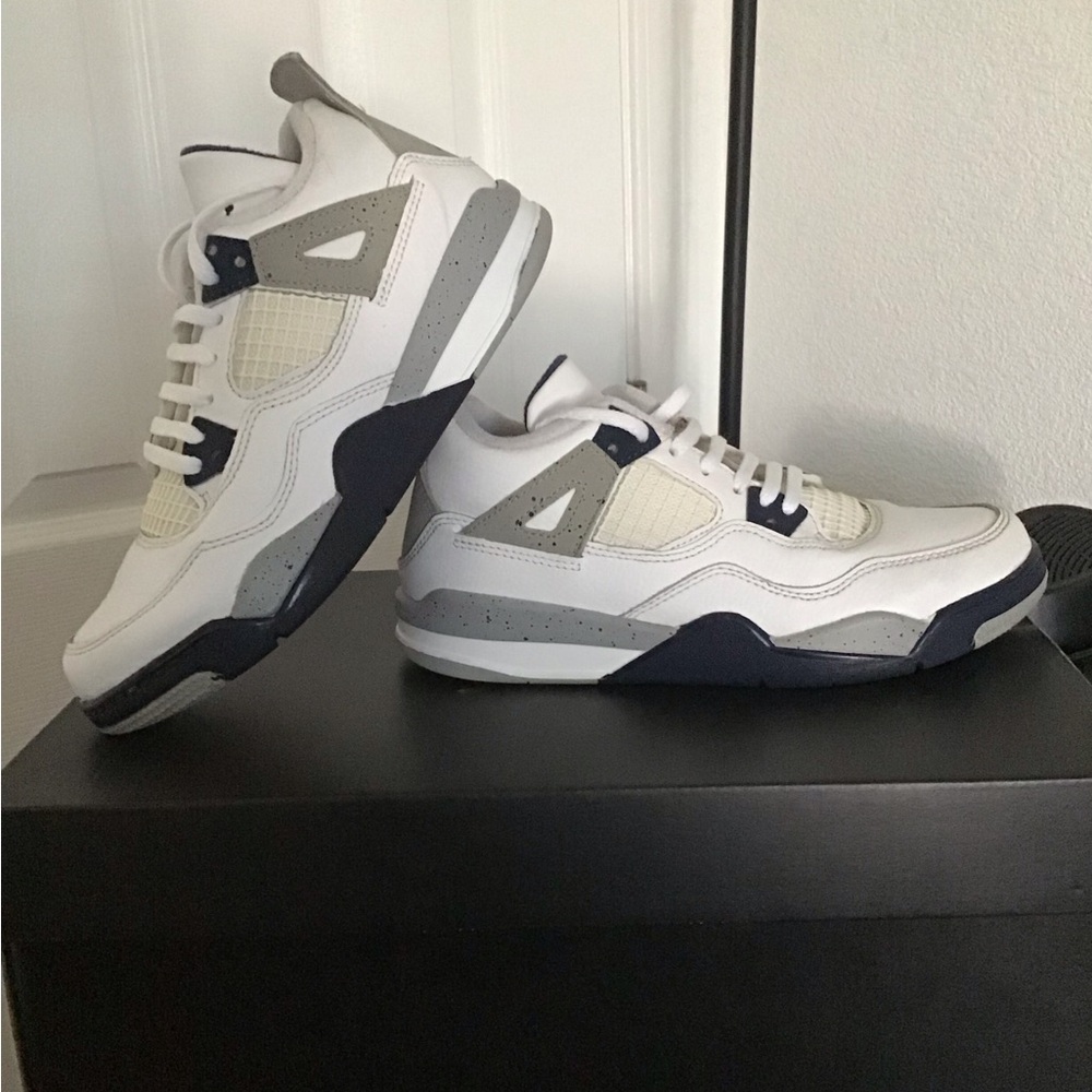 Air Jordan 4 Retro Midnight Navy Size 2Y No Original Box